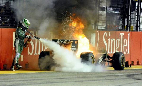 Alonso vence en Singapur