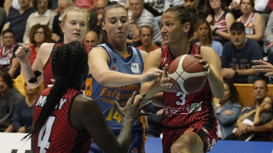 Laia Palau amb Raquel Carrera en l’últim Uni-València