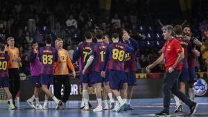 Archivo - Los jugadores del Barça celebran un triunfo.