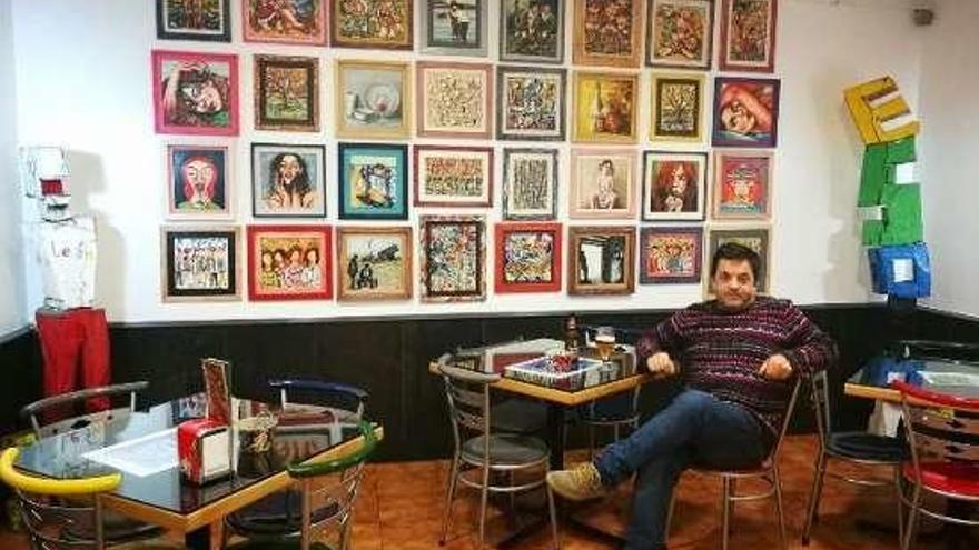Antón Iglesias expone cuadros en el Café de Mili