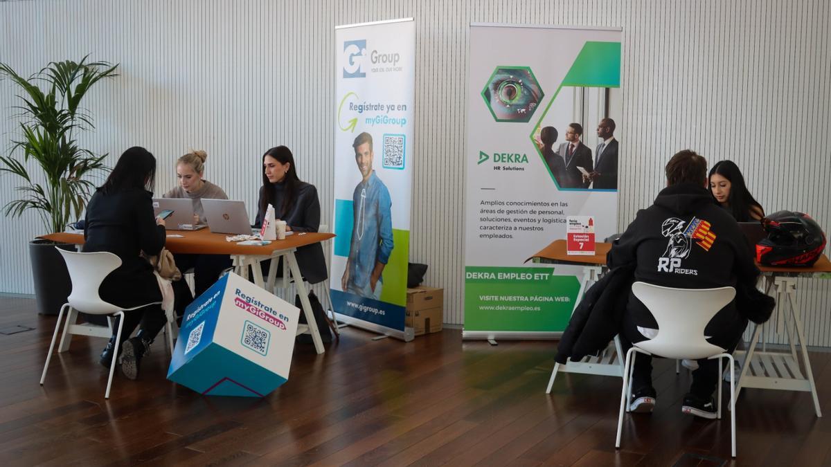 Asistentes al Foro de Empleo de Torrent, en una edición anterior