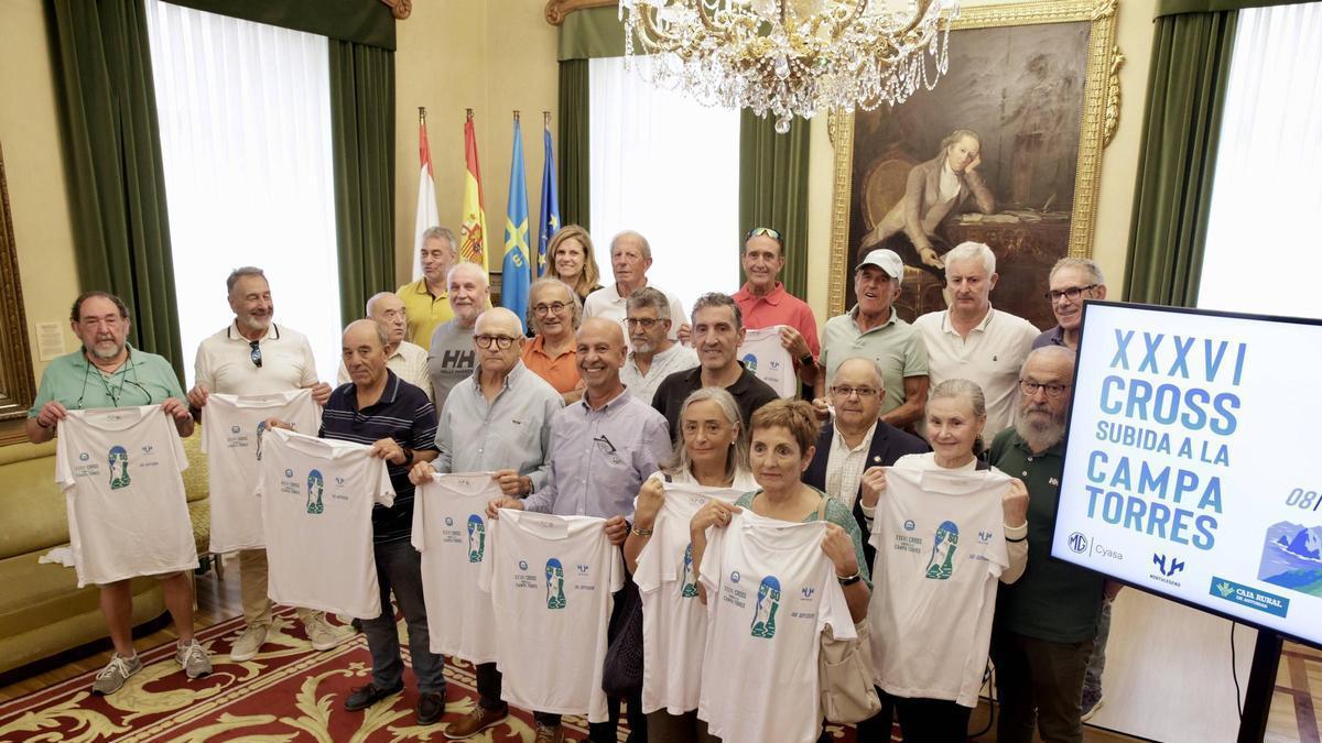 La presentación de la subida a la Campa Torres del Santa Olaya, esta mañana, en el Ayuntamiento de Gijón.