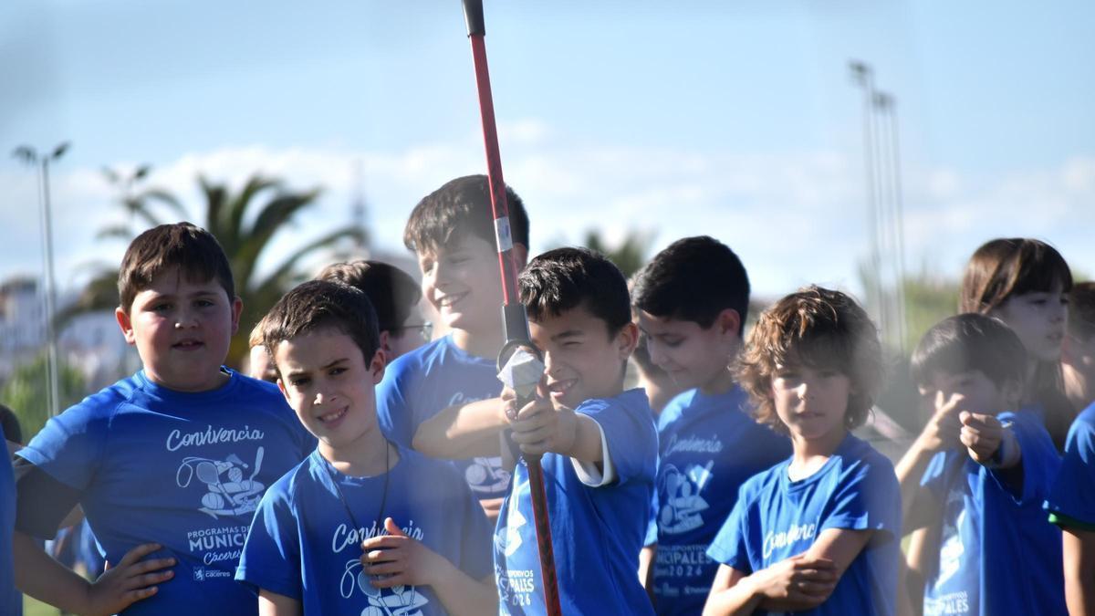 Video | De tiro con arco a fútbol: las Escuelas Deportivas de Cáceres clausuran el curso