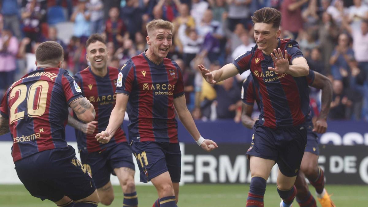 Pepelu celebra su gol frente al Alavés