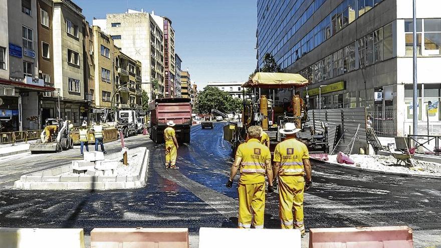 Cortan Primo de Rivera al tráfico por trabajos de asfaltado en la calzada