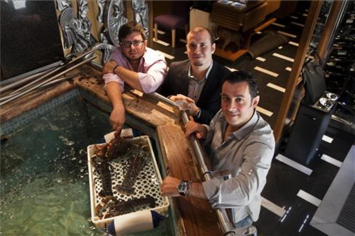 Juan Carlos, Pedro y Borja Iglesias, en el vivero del Rías de Galicia. Foto: Joan Puig Juan Carlos, Pedro y Borja Iglesias, en el vivero del Rías de Galicia. Foto: Joan Puig