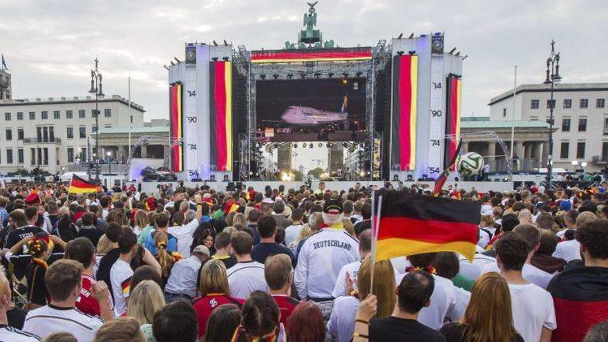 La selección alemana aterriza en Berlín, lista para la gran celebración