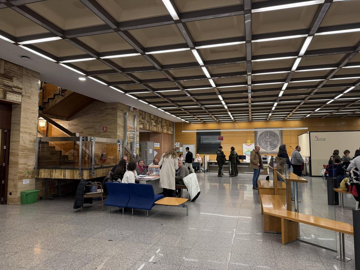 Mesas de votación en la Delegación Territorial de la Junta.