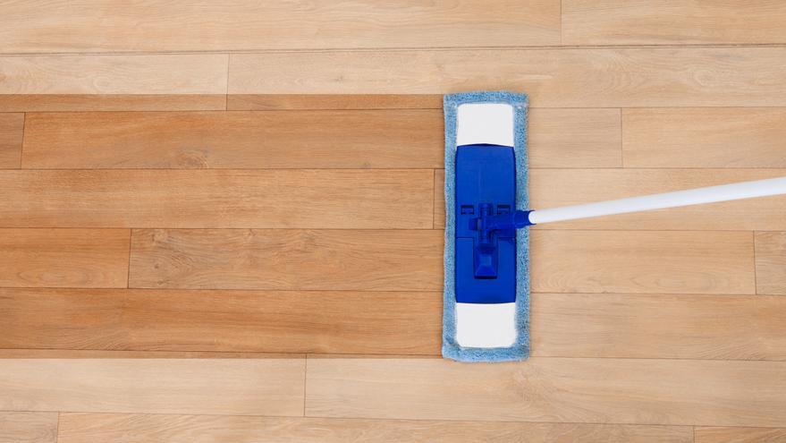 Cómo limpiar suelo laminado: dos trucos infalibles