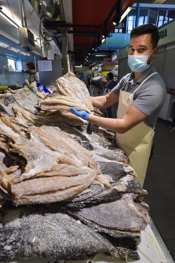 Jueves Santo en los mercados de la capital grancanaria