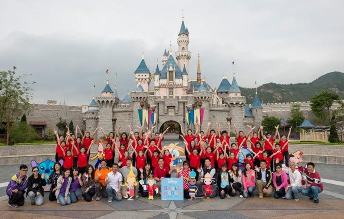 Celebración del 50 Aniversario de It's a small world en Hong Kong Disneyland