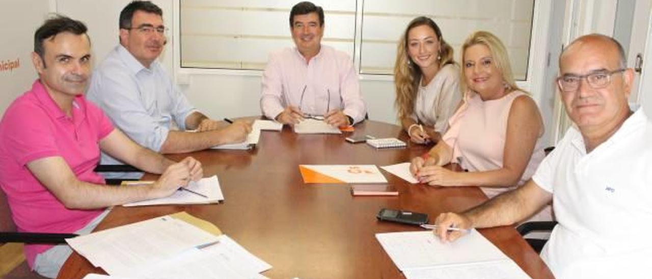 Los ediles de Ciudadanos, reunidos ayer.