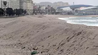 El Concello estudia un nuevo diseño para que la duna de Riazor sea más resistente