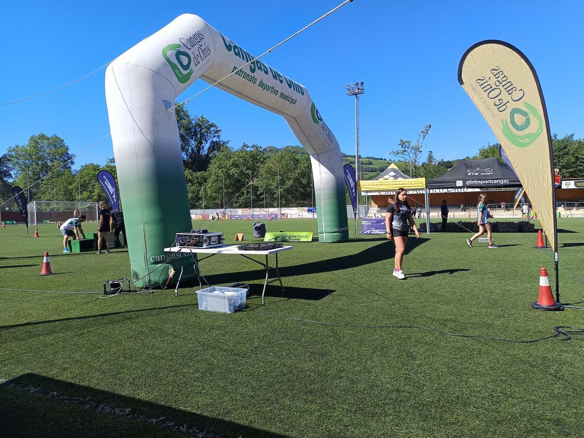El XV Cross Escolar Infantil de Cangas de Onís reúne a 200 participantes