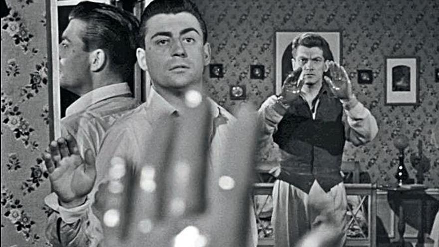 François Perrier y
Jean Marais en una 
secuencia de Orfeo.