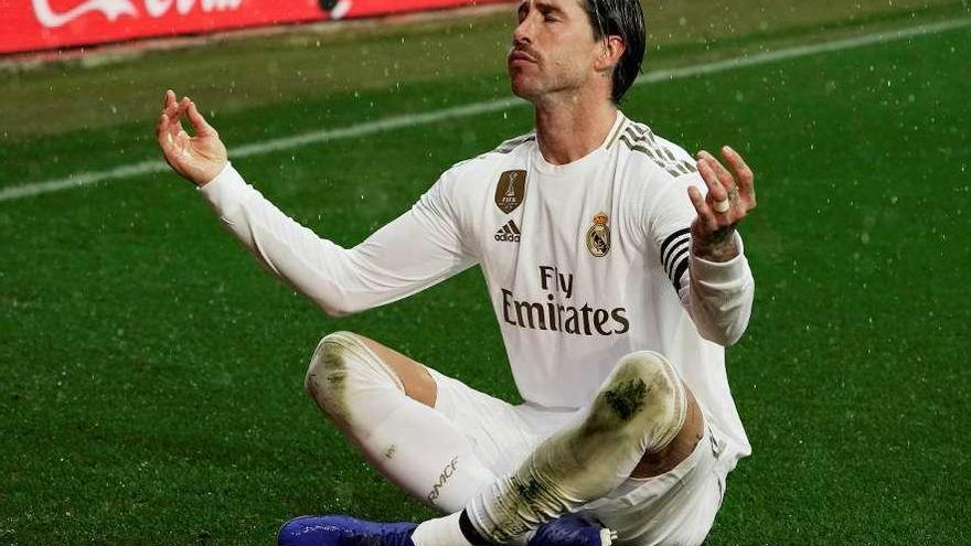Sergio Ramos celebra el primer gol del Real Madrid. // Efe