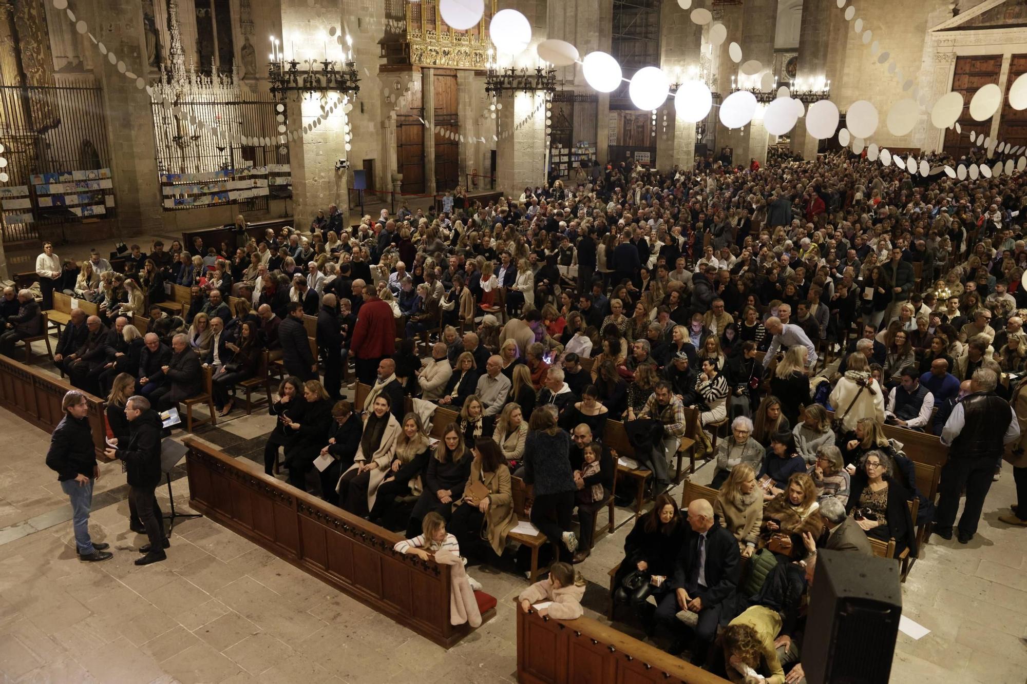 Santa Lucía en la Seu: Multitudinario concierto de Navidad del Colegio Sueco de Mallorca