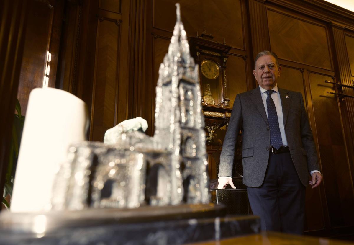 El Alcalde, Alfredo Canteli.