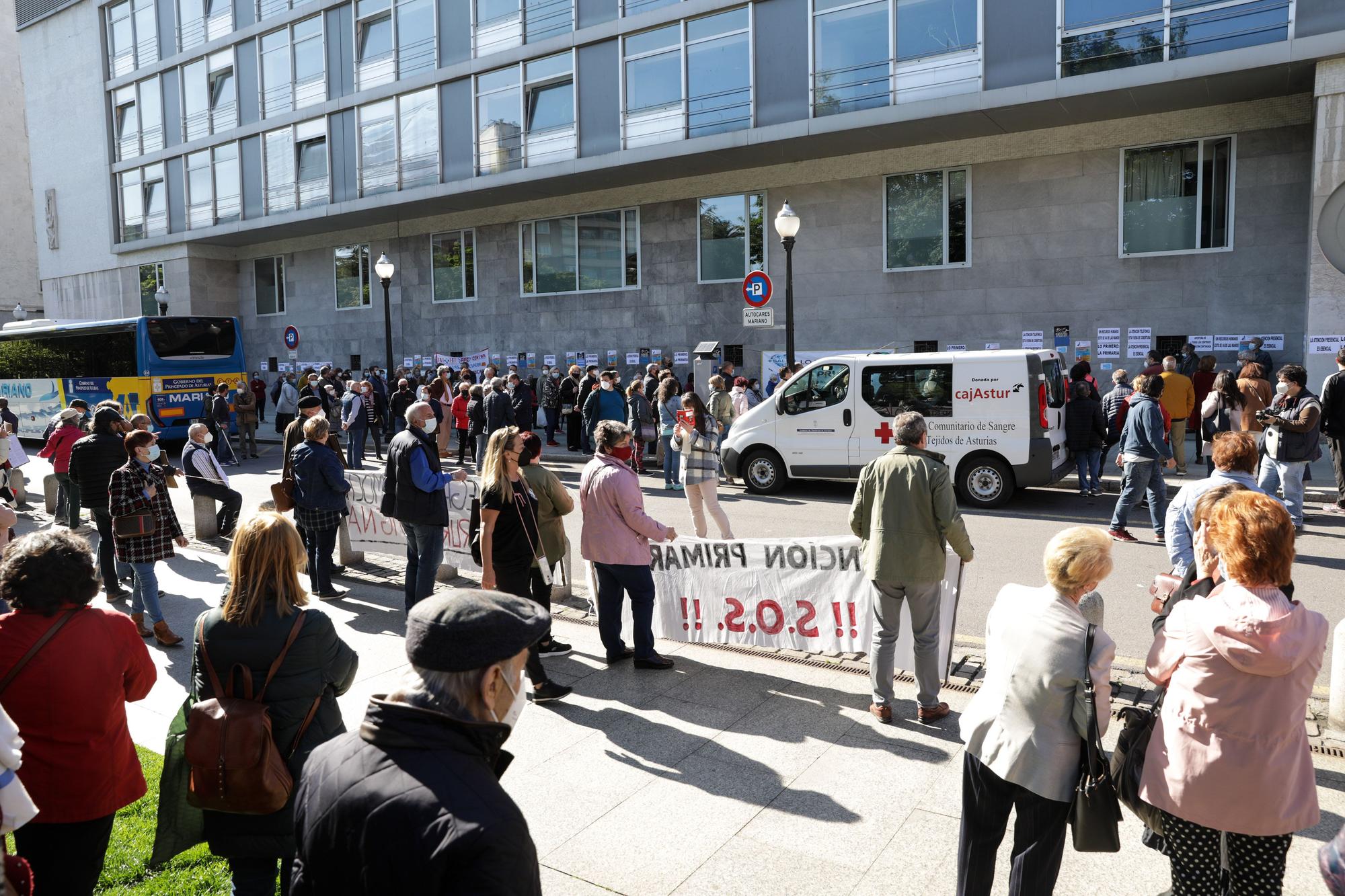 Concentración vecinal por la reapertura vespertina de los centros de salud