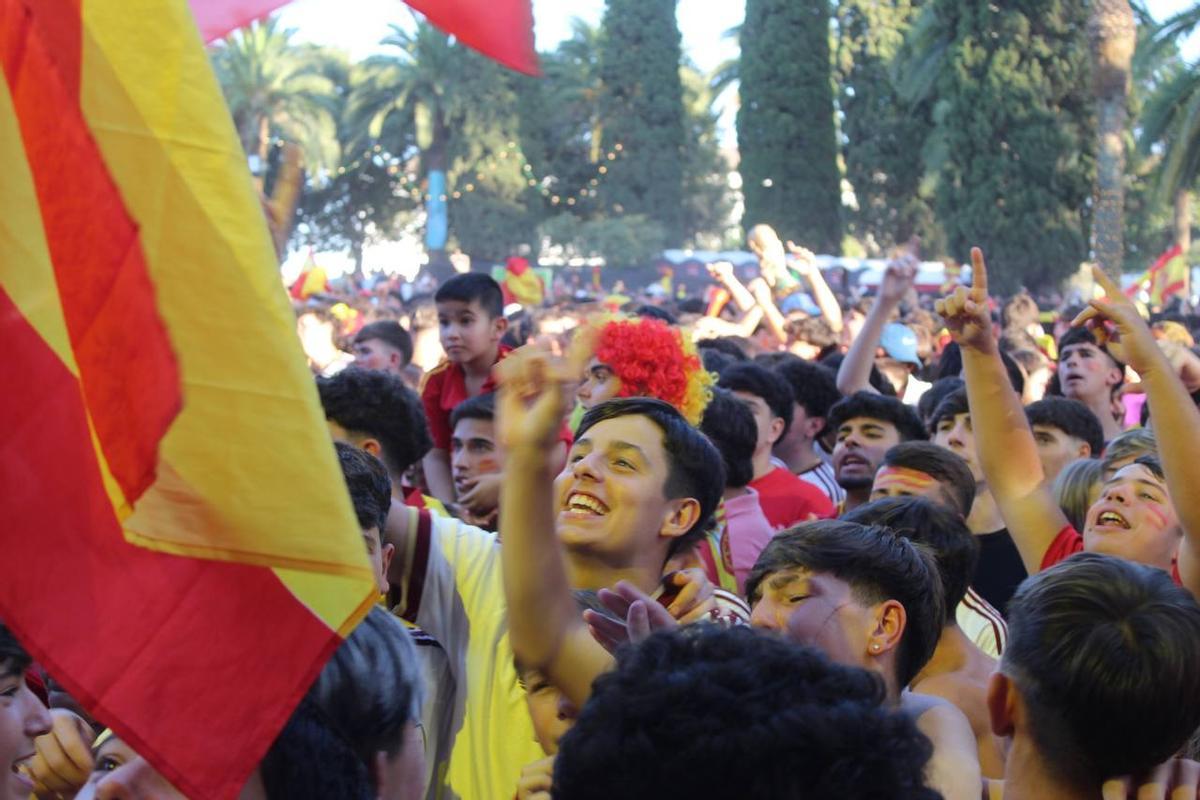 Fotogalería | Así se vive en la Alcazaba de Badajoz la final del Mundial 2026 Fotogalería | Así se vive en la Alcazaba de Badajoz la final del Mundial 2026
