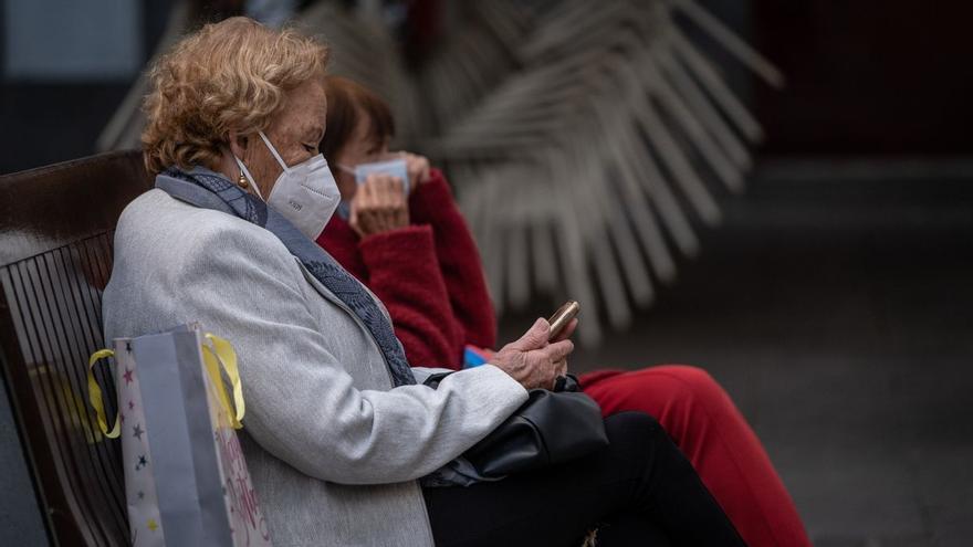 Eva Elisa Álvarez, jefa de servicio de Medicina Preventiva, da consejos sobre el uso de la mascarilla