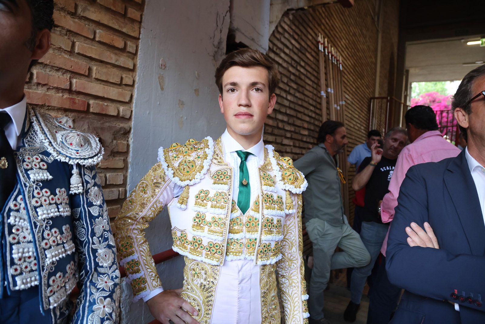 Javier Zulueta y Manuel Quintana abren la puerta de Los Califas
