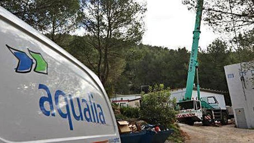 Un vehículo de la compañía de aguas de Sant Josep.