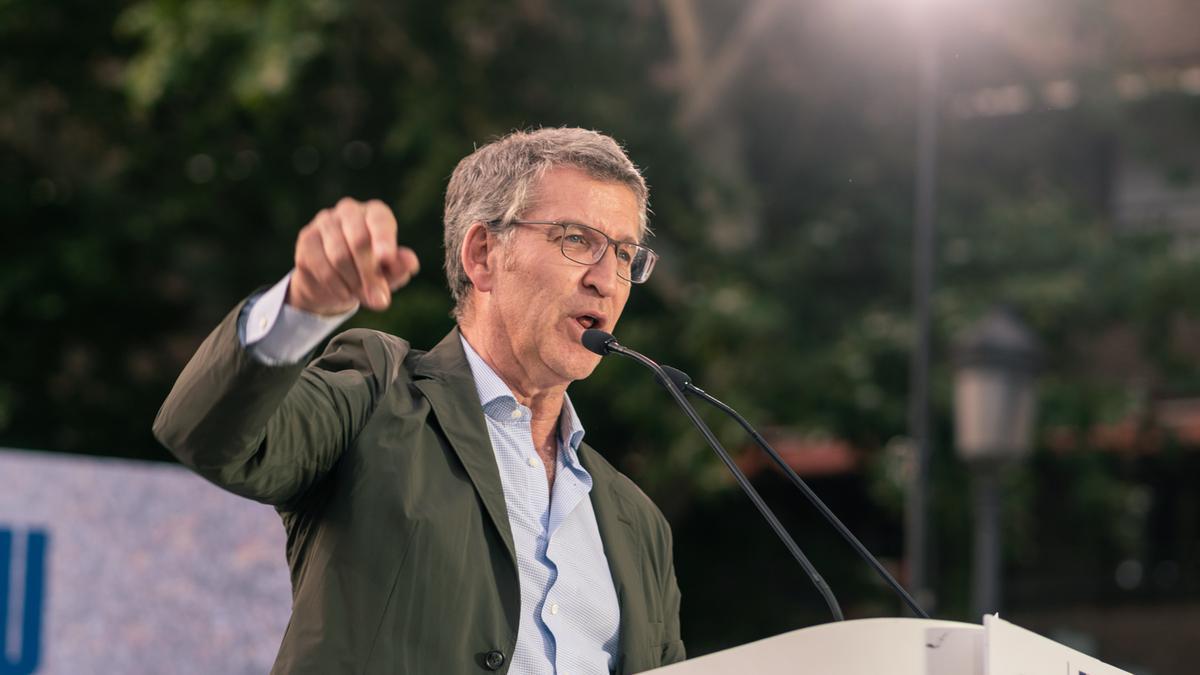 El presidente del PP, Alberto Núñez Feijóo, interviene durante un acto de Talavera de la Reina por las elecciones europeas.