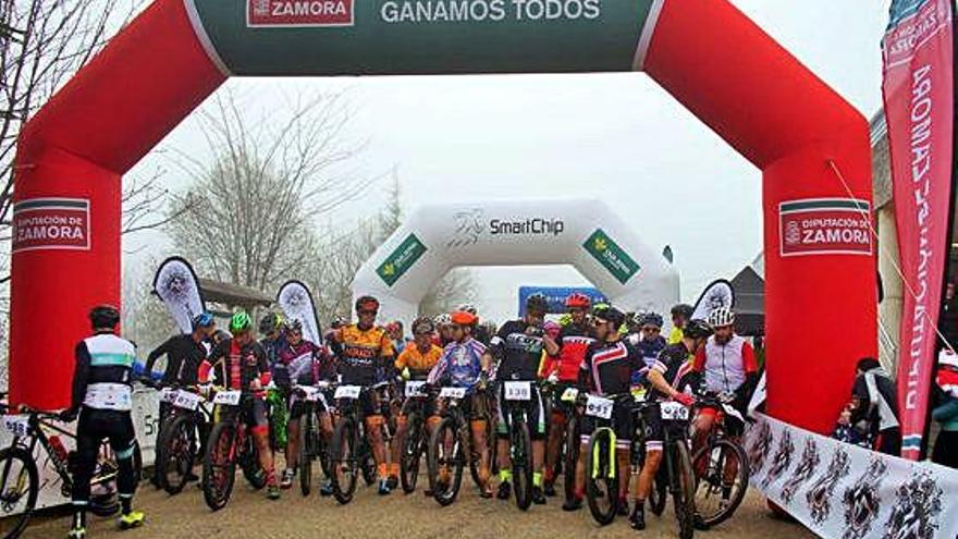 Casi 200 ciclistas se dieron cita en la Ruta La Raya