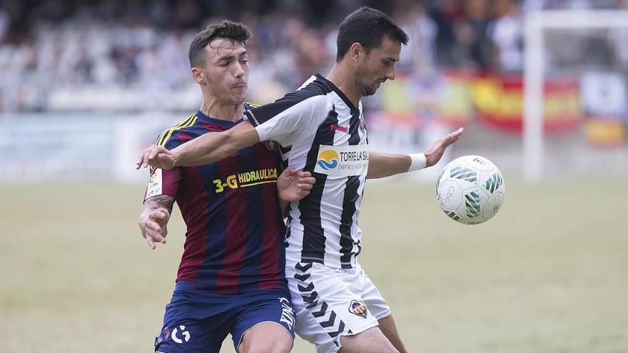 Una imagen del partido disputado ayer en Castalia entre el Castellón y el Poblense.