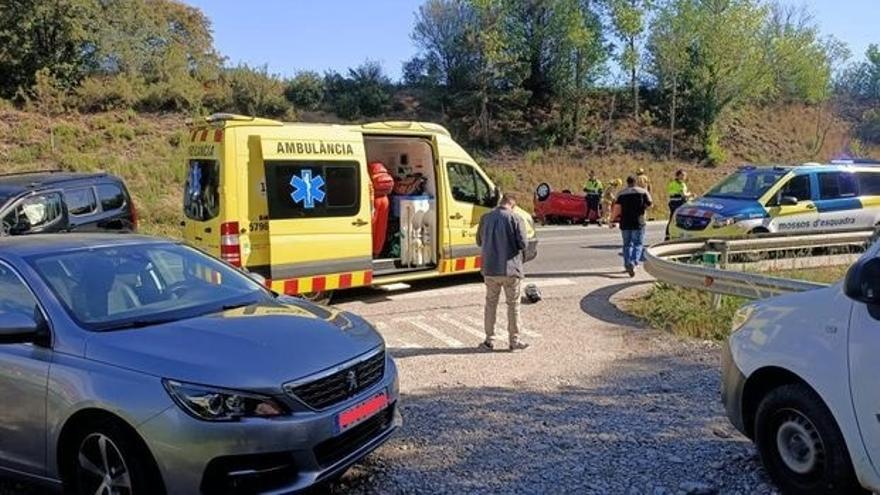 Un ferit en un xoc frontal de dos vehicles a l&#039;N-260 a Beuda