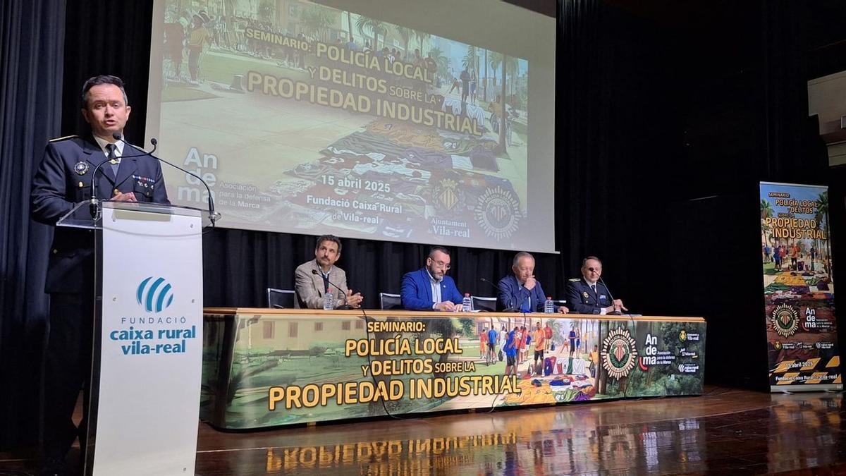 El inspector Monfort presentó el acto inaugural del seminario, con la presencia de autoridades y representantes de la entidad Andema.