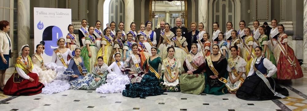 Antes del disparo, acto procotolario en el Salón de Cristal con las Casas Regionales.