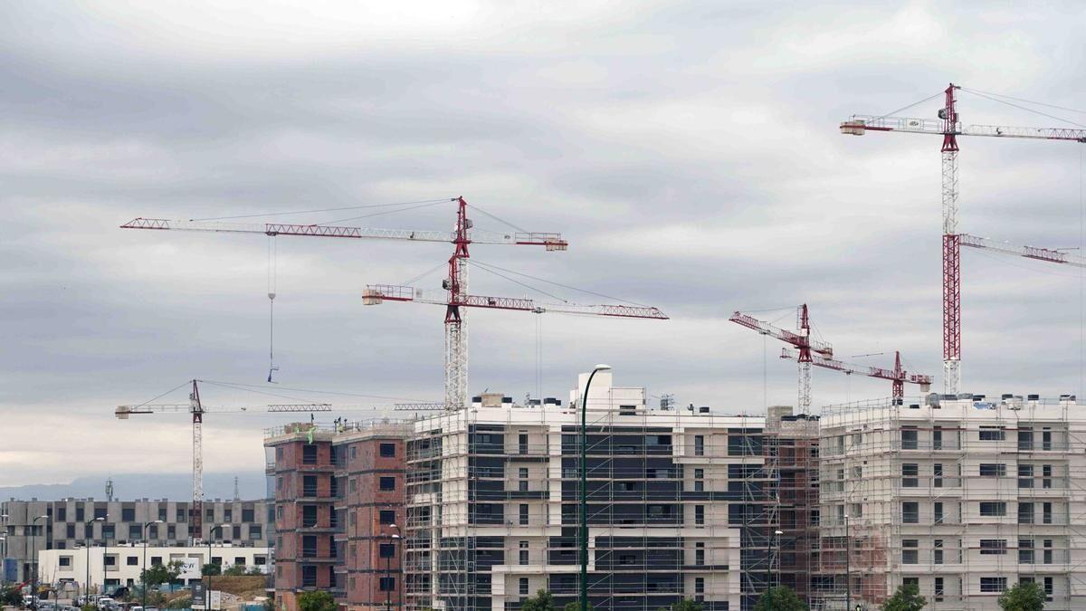 Construcción de nuevas viviendas en la zona de Teatinos en Málaga capital