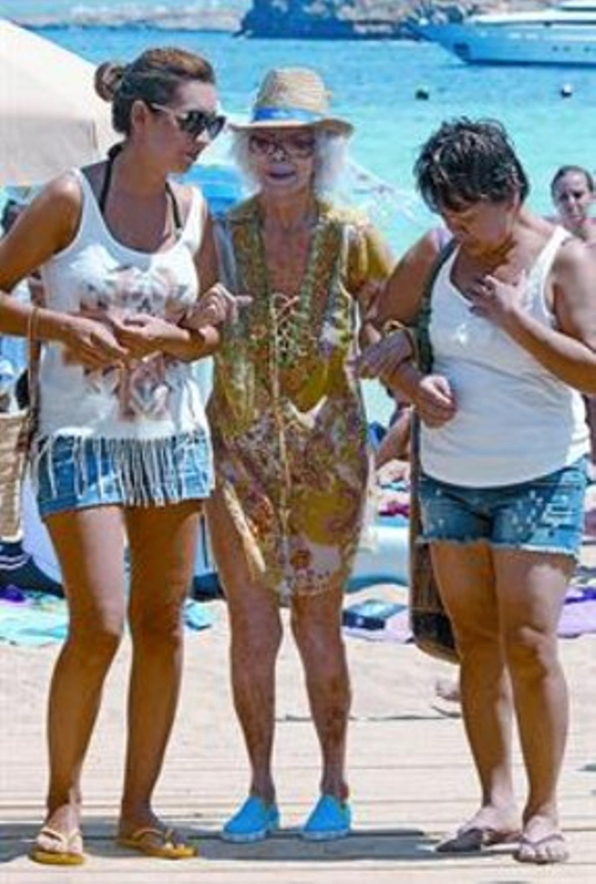 La duquessa dAlba, a Eivissa sense Díez però amb els néts_MEDIA_1 La duquessa dAlba, a Eivissa sense Díez però amb els néts_MEDIA_1