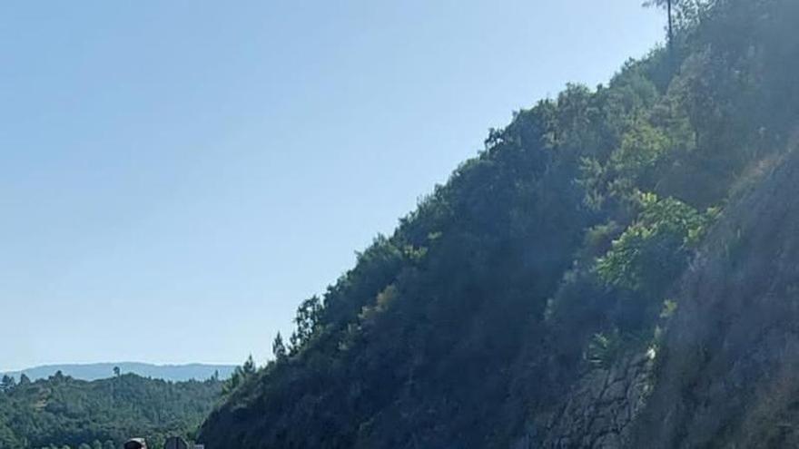 Herido grave un motorista tras una colisión frontal con un turismo en Ourense