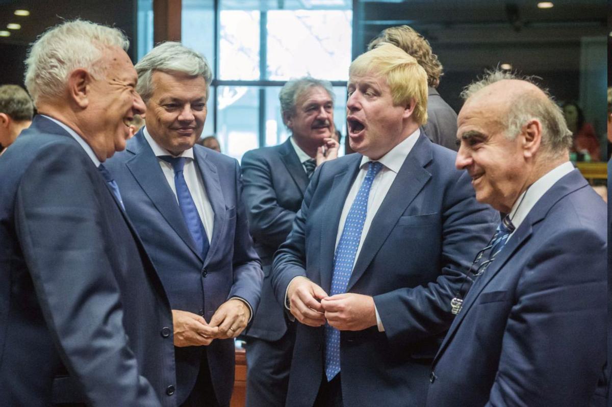 El exministro valenciano José ManuelGarcía Margallo, en una reunión en  Bruselas con Boris Johnson y otros politicos. EFE/ STEPHANIE LECOCQ