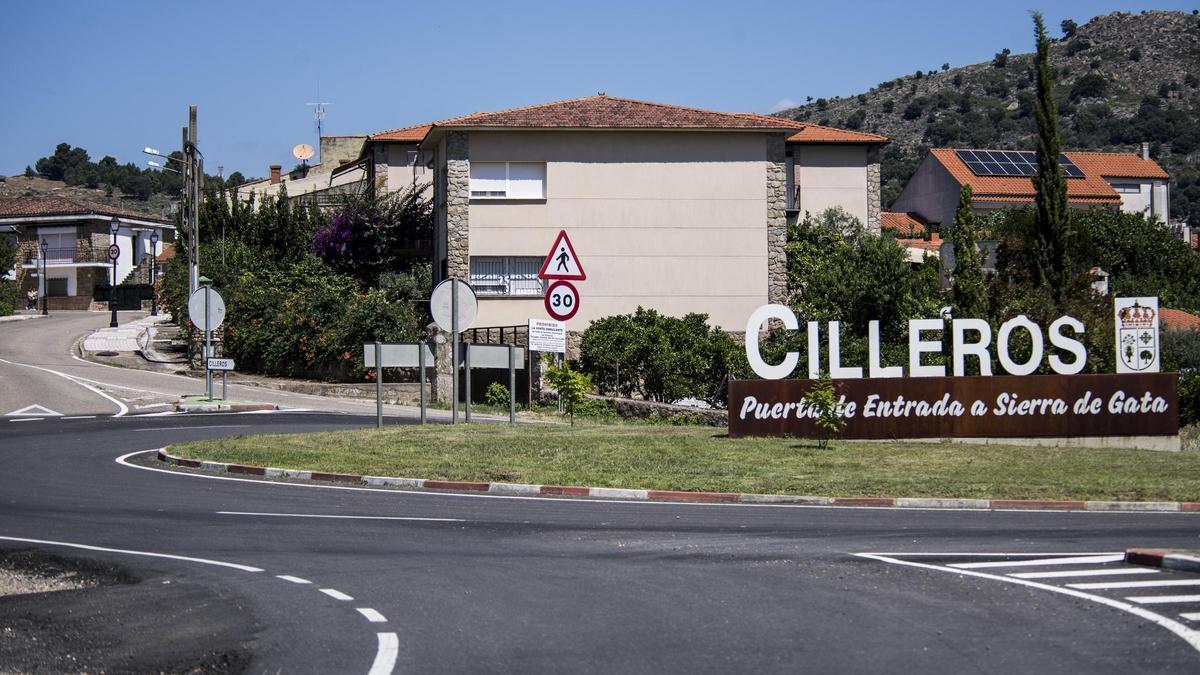 Entrada al municipio de Cilleros.