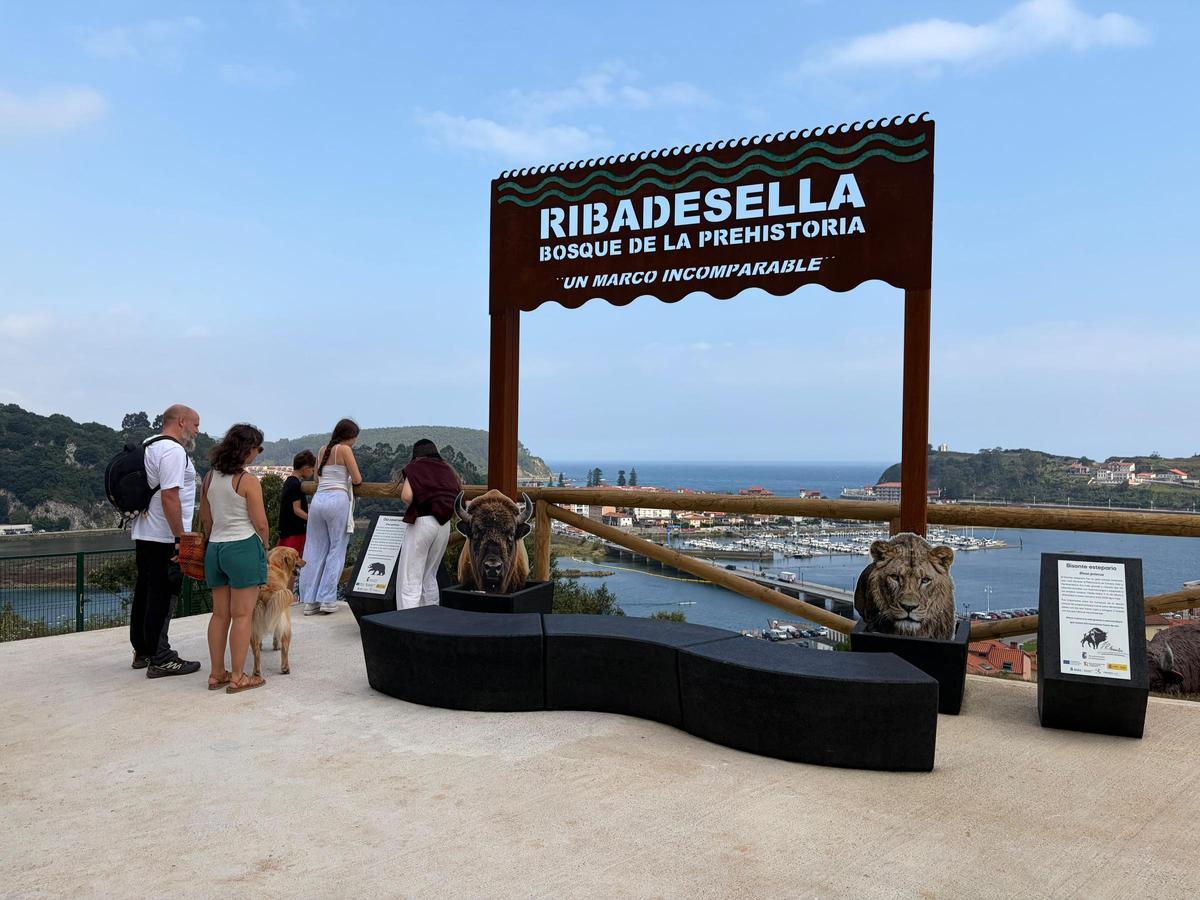 Ribadesella ya tiene su bosque de la Prehistoria Ribadesella ya tiene su bosque de la Prehistoria