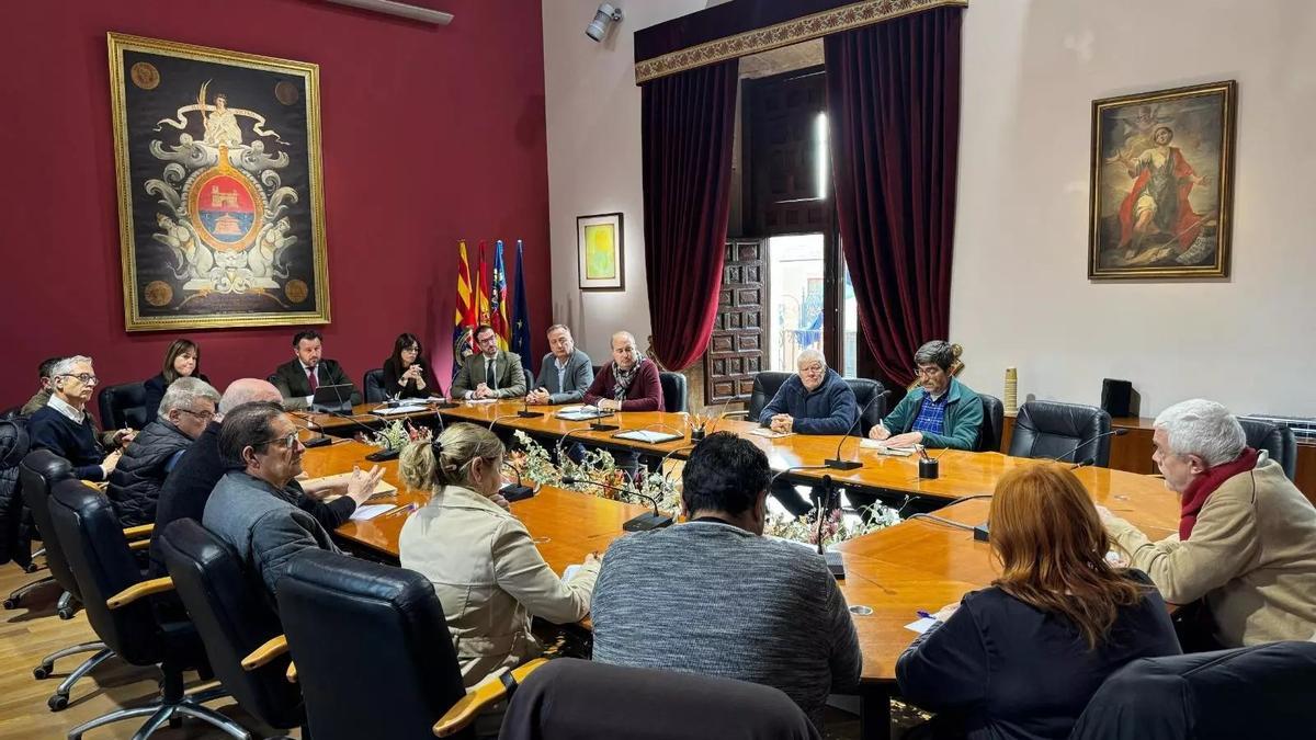 Reunión de febrero entre representantes municipales y de la plataforma de afectados por los malos olores de la planta de basuras de Elche