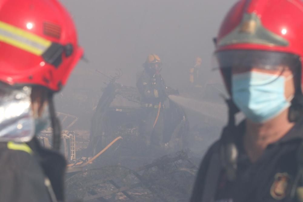 Incendio en un desguace del polígono Guadalhorce