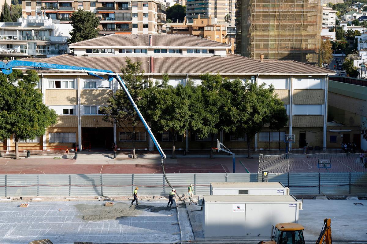 Obras del nuevo aparcamiento en El Palo