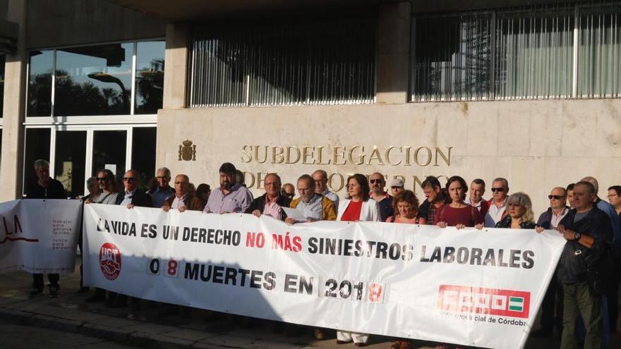 CCOO y UGT se concentran tras el último accidente mortal en el trabajo registrado en la provincia