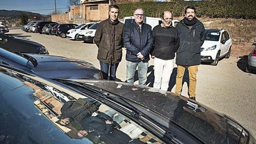 Joan Calmet, Agapito López, Ramon Caballol i Jordi Serracanta al nou aparcament, ahir al migdia