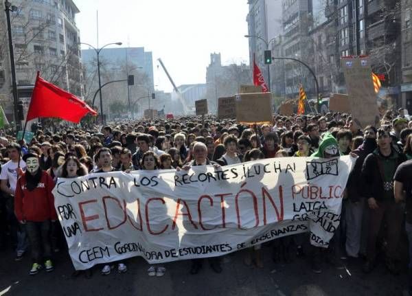 Imágenes de la jornada de huelga estudiantil en Zaragoza