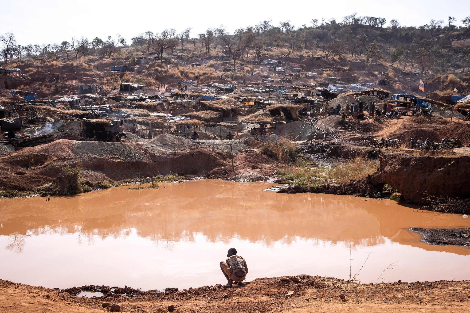 La minería artesanal de oro en Senegal. Karakaene y Bantakokouta son sitios de extracción de oro en el sureste de Senegal