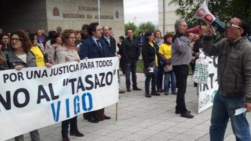 Trabajadores de los juzgados durante la protesta. / MARTA FONTÁN