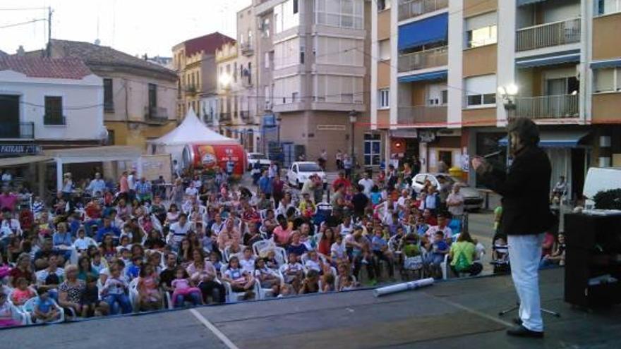 Las fiestas populares de Patraix reúnen a numeroso público.