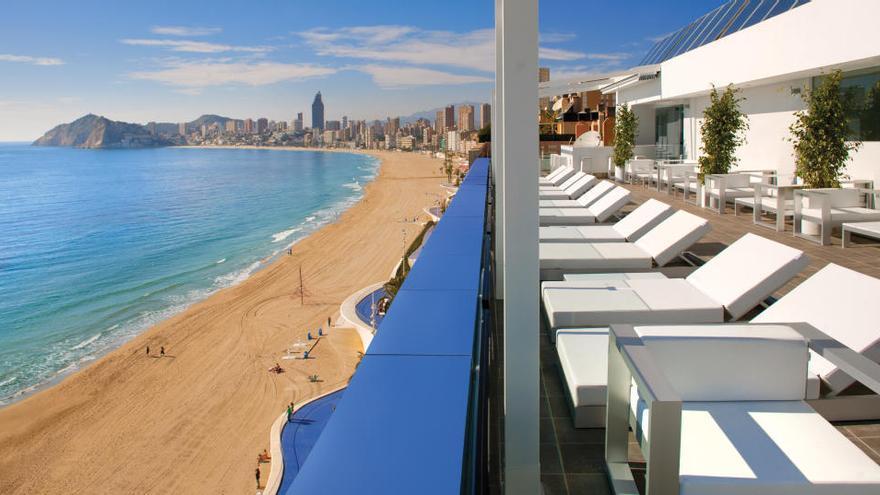 Una cadena de hoteles de Benidorm suma a su oferta la gestión de una parcela en la playa