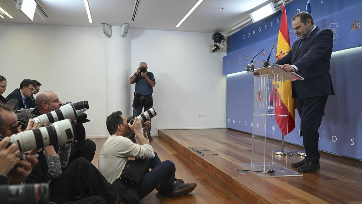 Ábalos desoye el ultimátum del PSOE y seguirá de diputado por Valencia en el grupo mixto